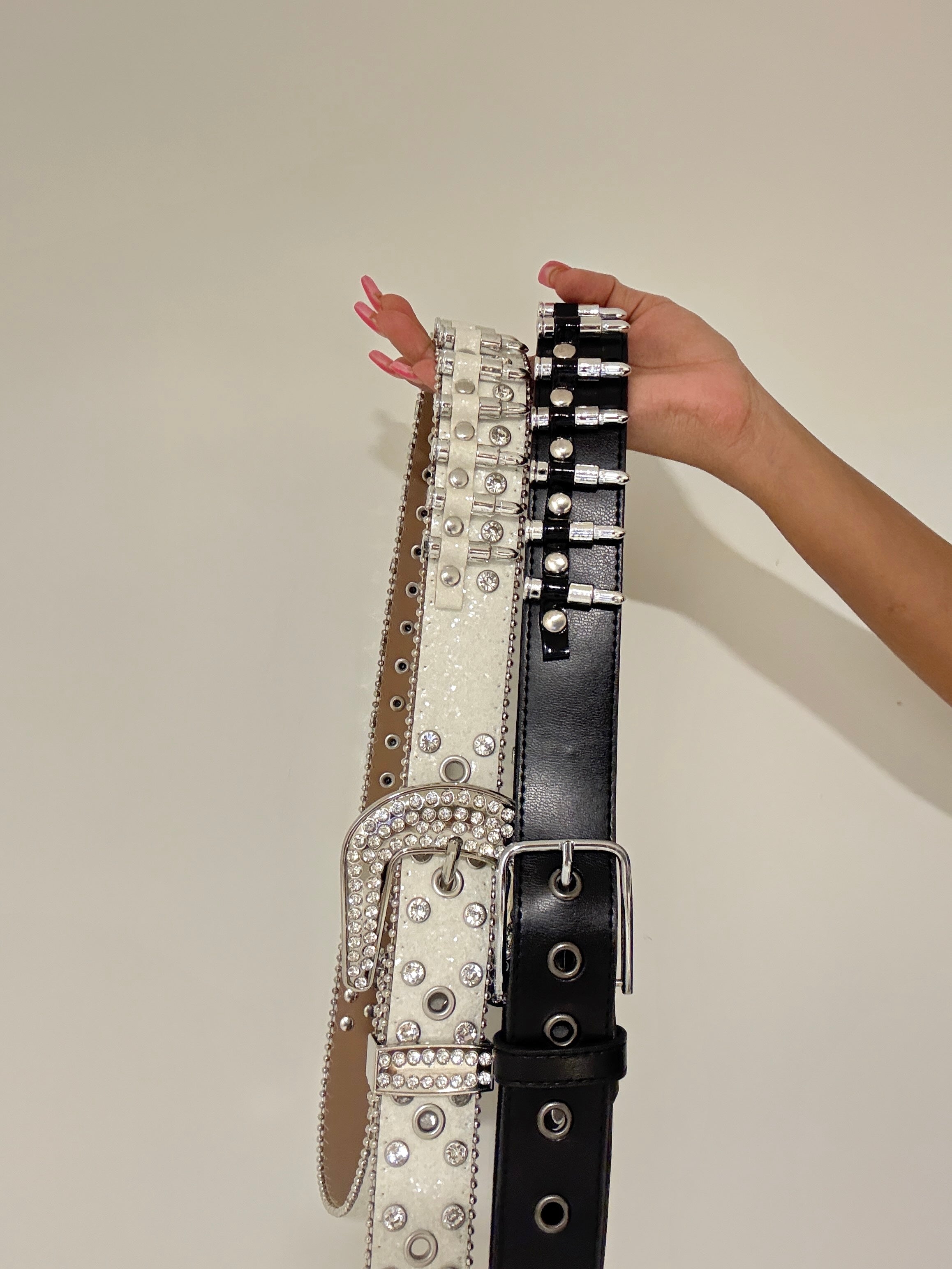 white bullet belt ˙⋆✮