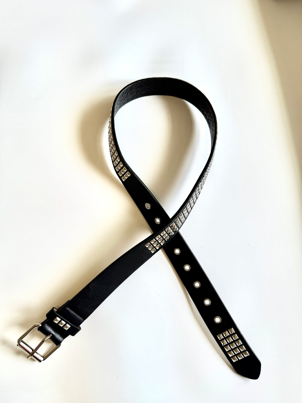 PYRAMID STUDDED BELT