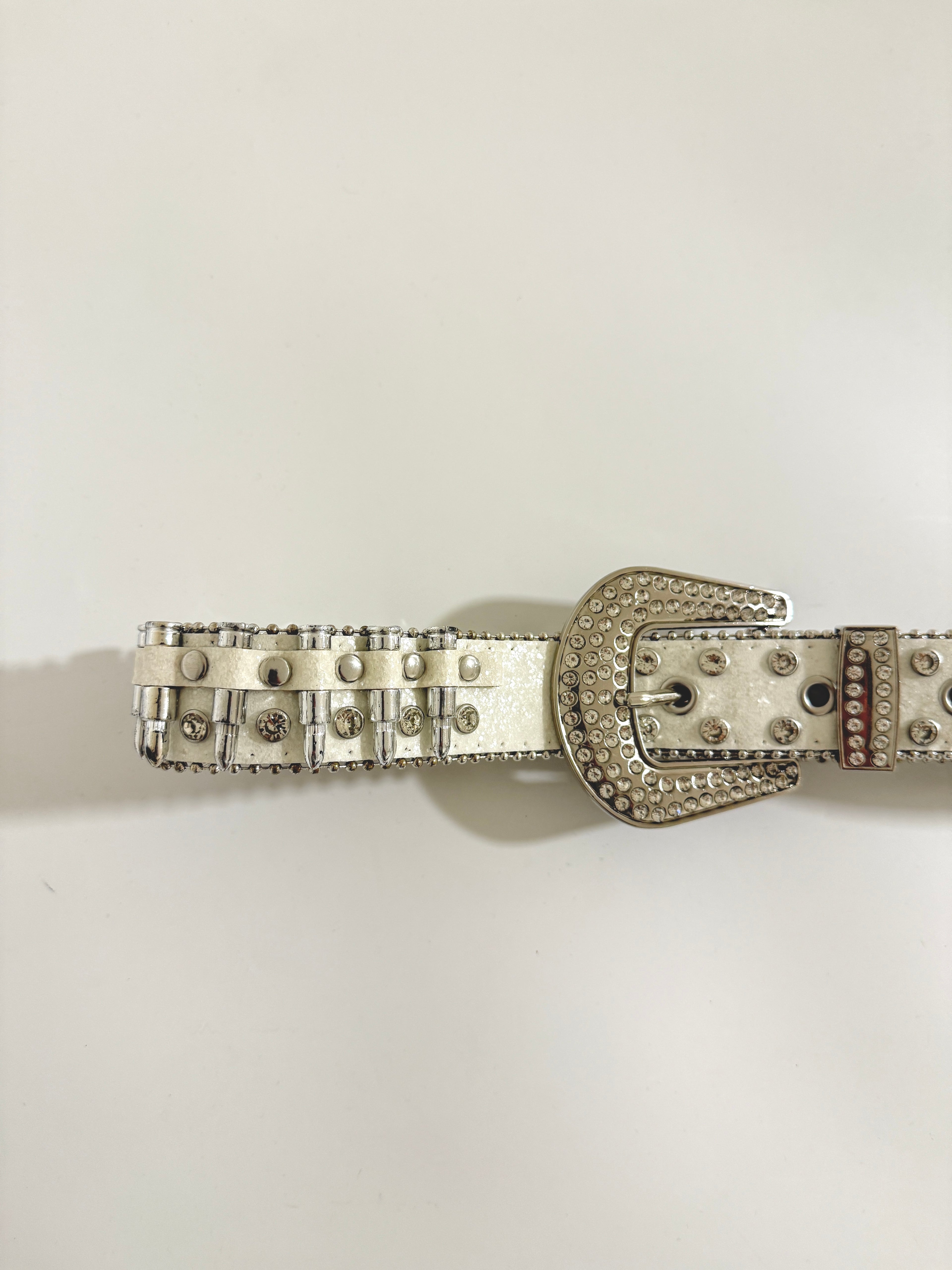 white bullet belt ˙⋆✮