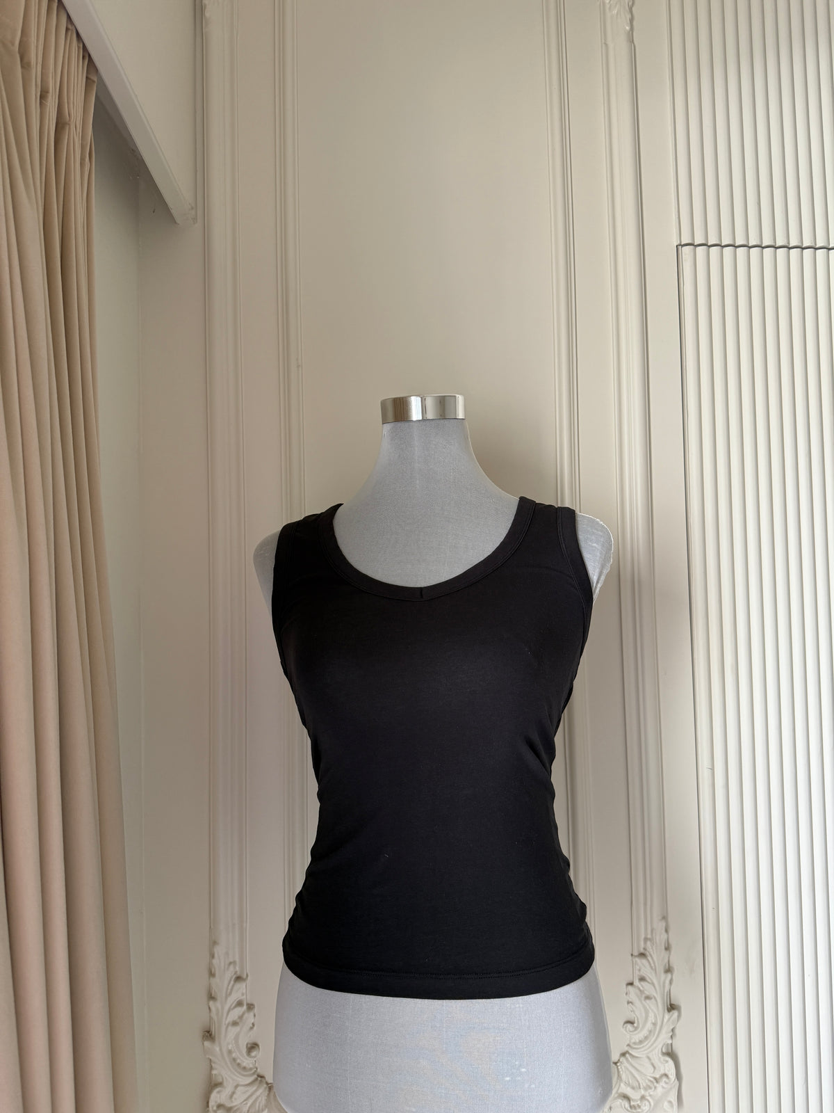 black regular top ˙⋆✮