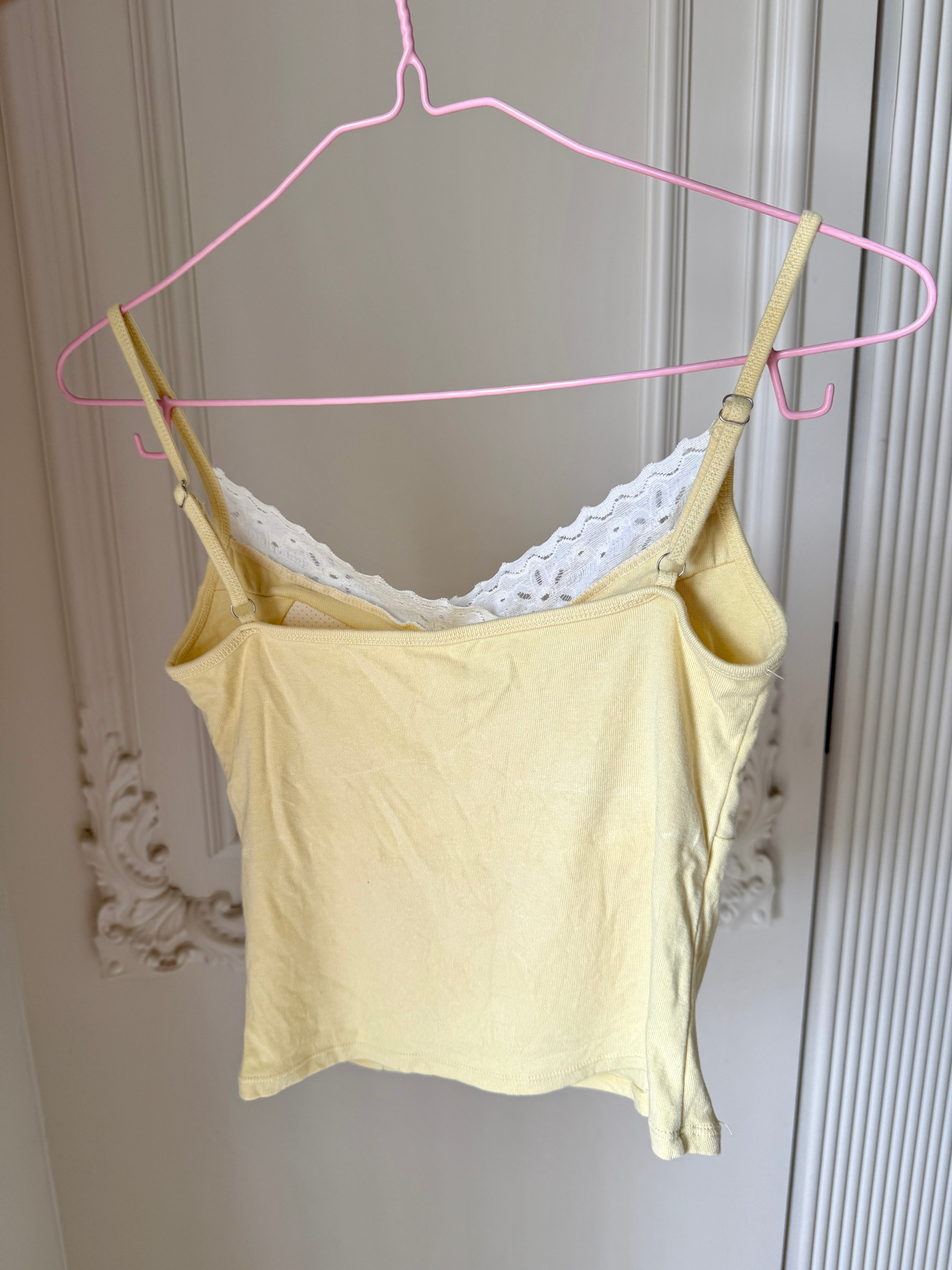 butter yellow top